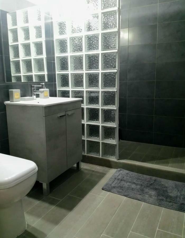 New Seafront Studio Guest House Анависос Екстериор снимка