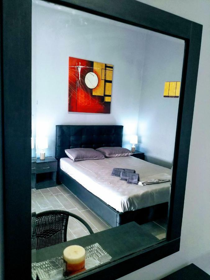 New Seafront Studio Guest House Анависос Екстериор снимка