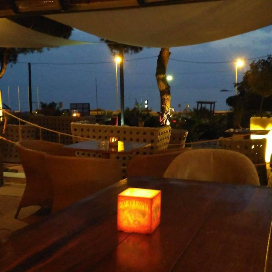 New Seafront Studio Guest House Анависос Екстериор снимка