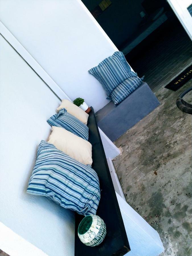 New Seafront Studio Guest House Анависос Екстериор снимка