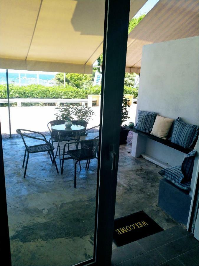 New Seafront Studio Guest House Анависос Екстериор снимка